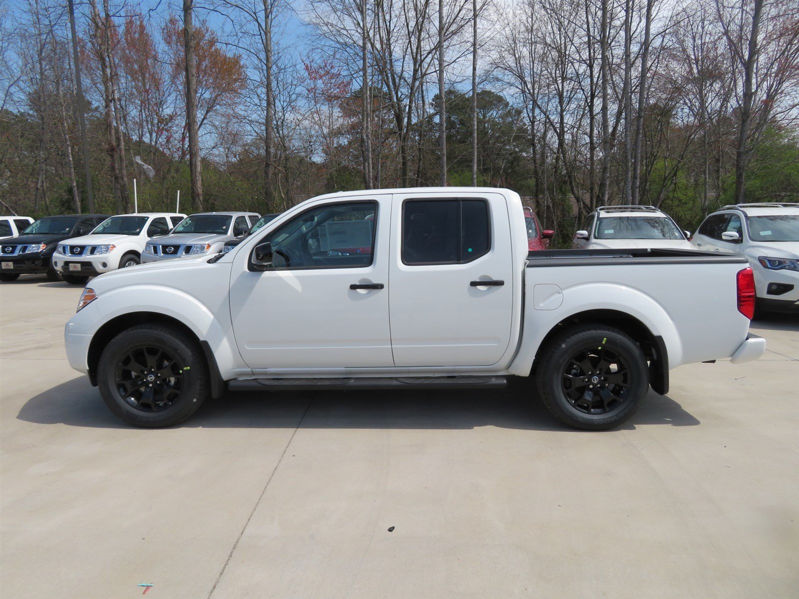 New 2018 Nissan Frontier SV Midnight Edition Crew Cab Pickup in ...