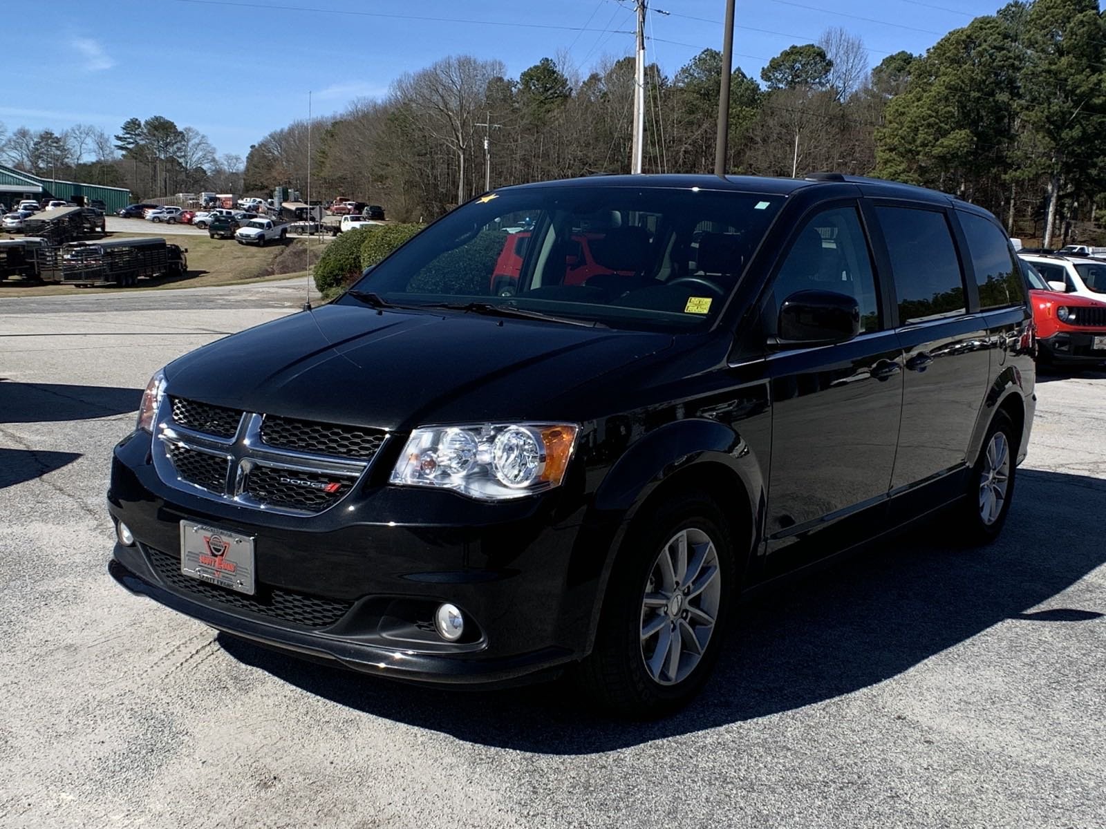 pre-owned-2019-dodge-grand-caravan-sxt-mini-van-passenger-in